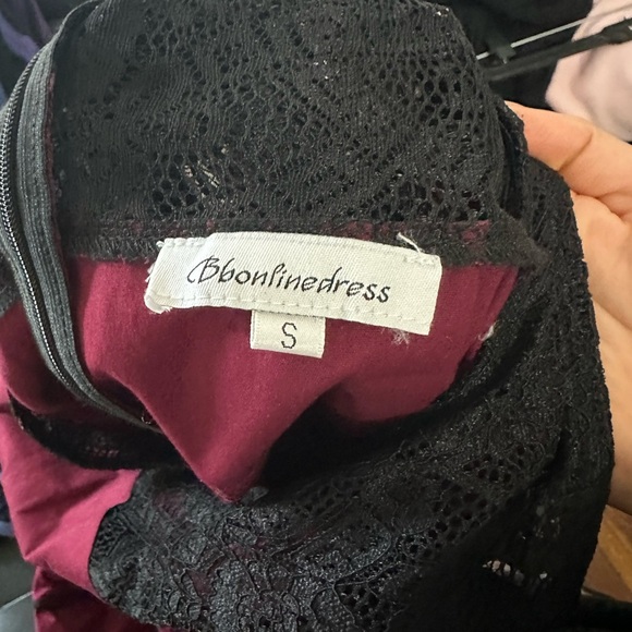 Elegant Burgundy Sleeveless Dress - Picture 2 of 2